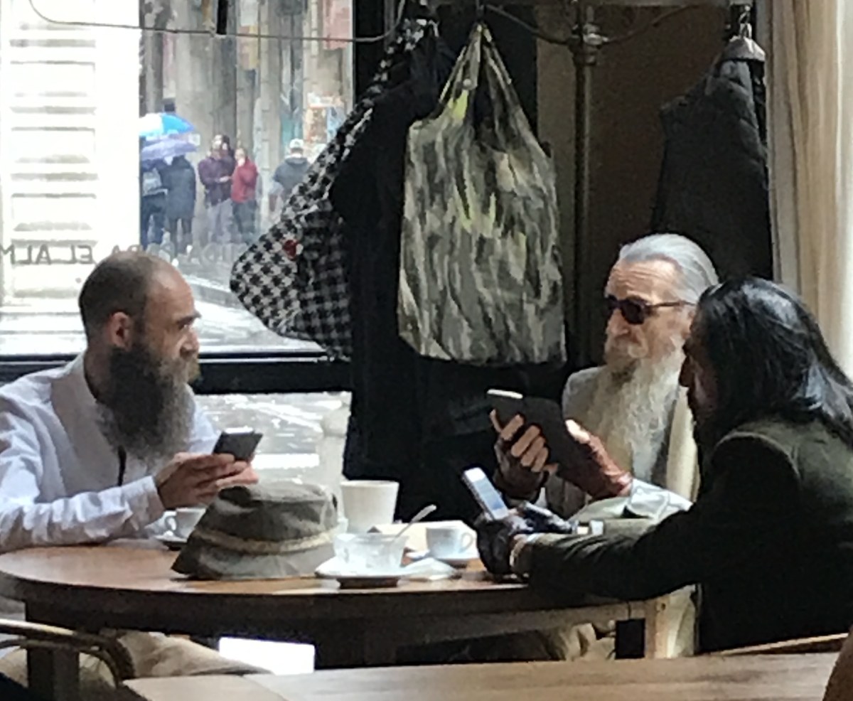 ZZ Top style at a café in Barcelona. Photo: Sara Høyrup